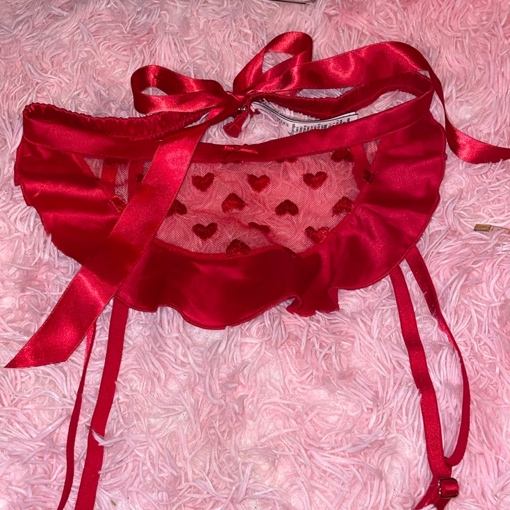 NWT DREAM ANGELS VICTORIAS SECRET RED HESR LACE VALENTINES DAY SKIRT GARTER BELT